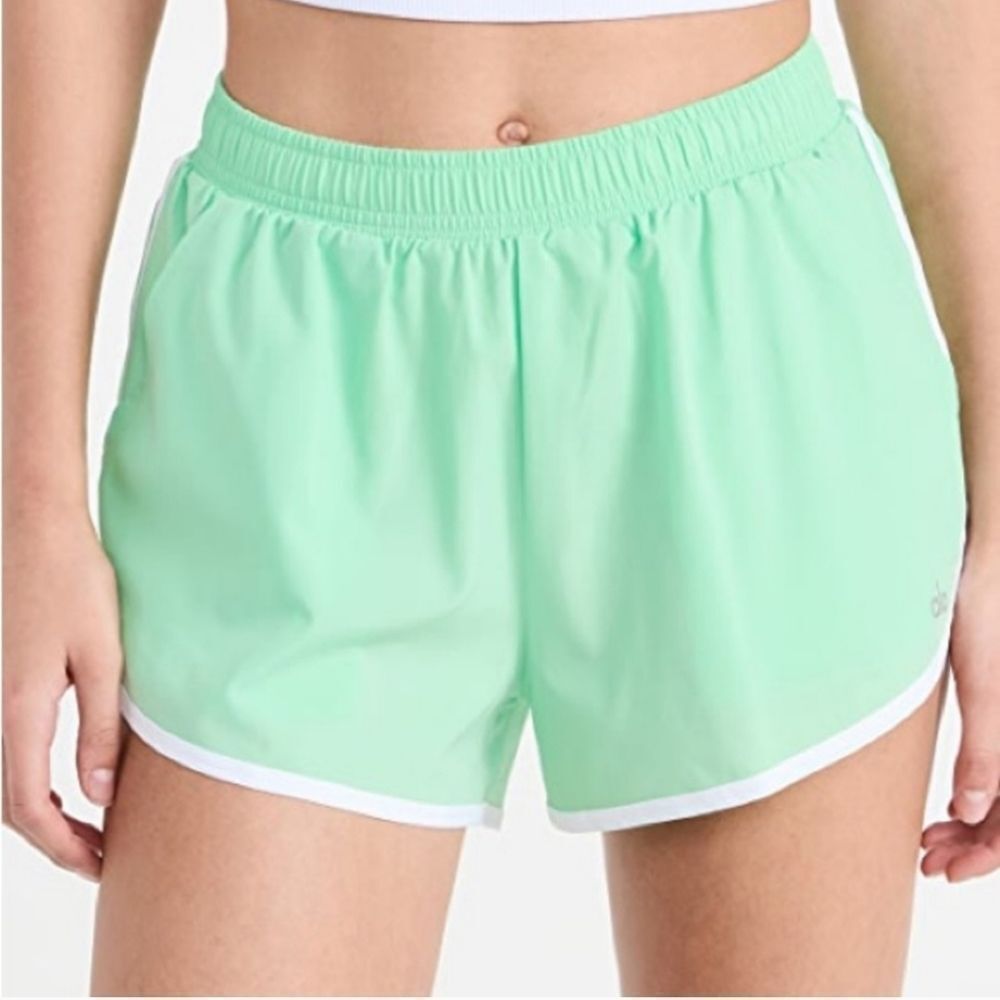 NWT Alo Yoga Ivy League Dolphin Shorts